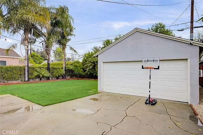 6542 Balcom Ave — Photo 23