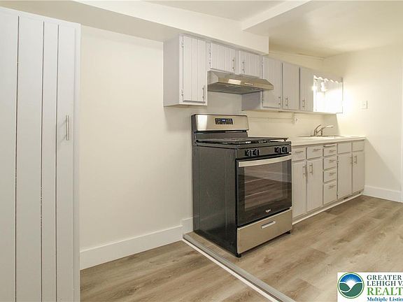 5th image of 330 Walnut St