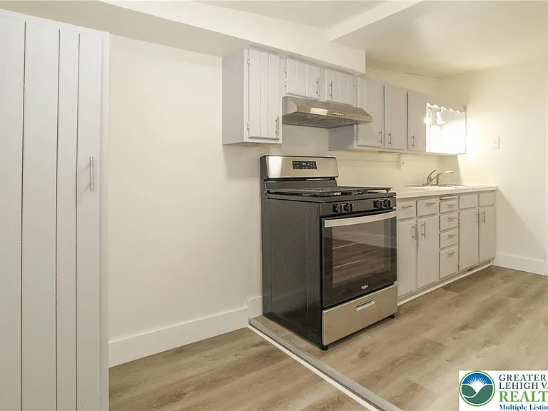 330 Walnut St — Photo 5