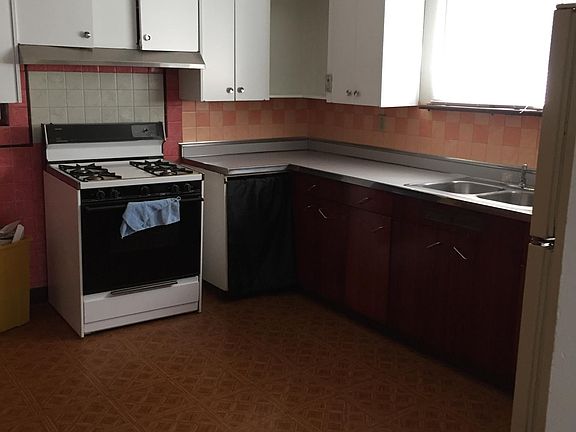 3rd image of 575 Tonawanda St