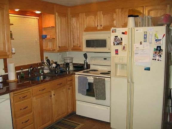 Remodled Eat-In Kitchen