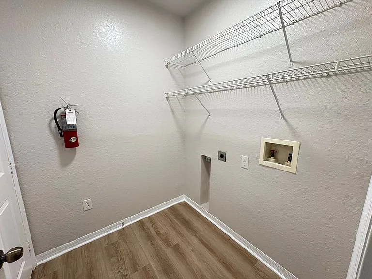1004 Hemingway Cir — Photo 13
