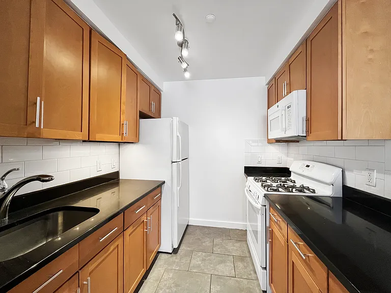 1405 5th Ave #2C — Photo 6