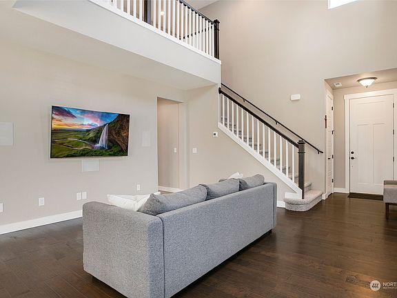 3rd image of 1137 E Brown Place