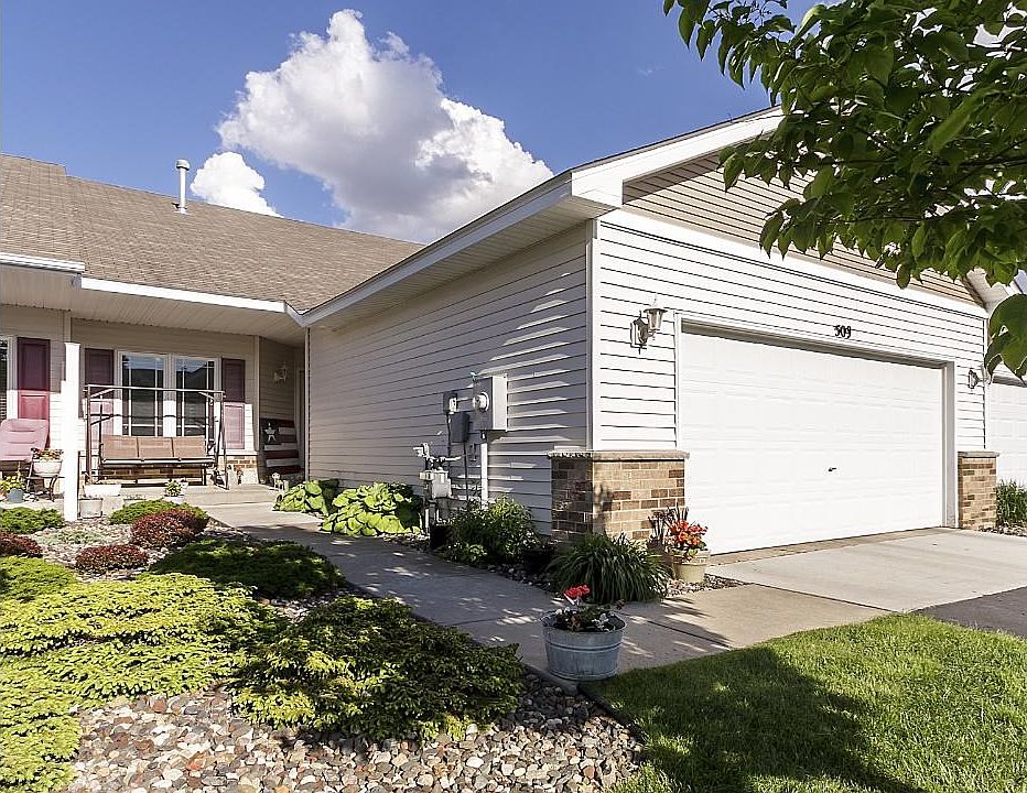 Beautiful walk out rambler in great location