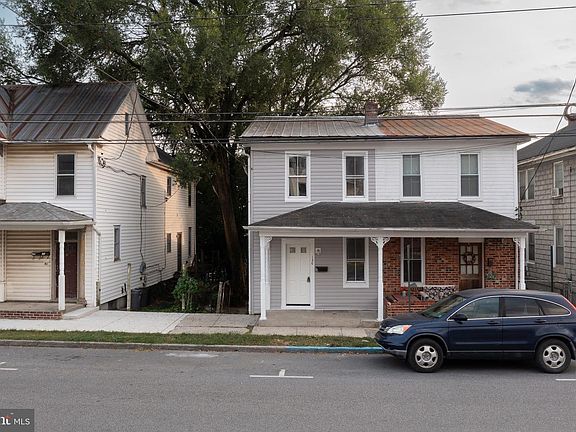 3rd image of 130 E John St
