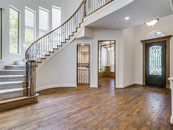 2nd image of 32 Placid Pond Dr