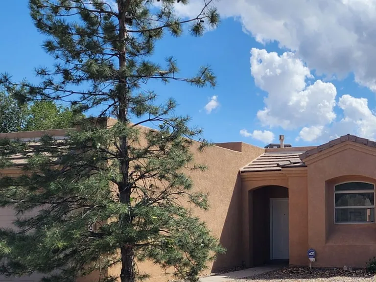7700 Calle Carisma NE — Photo 1