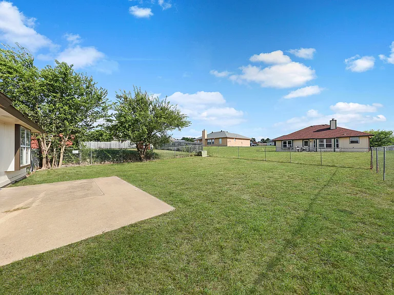 2502 Eastwood Dr — Photo 21