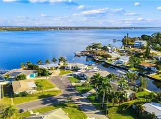 207 21st St NE, Bradenton, FL 34208