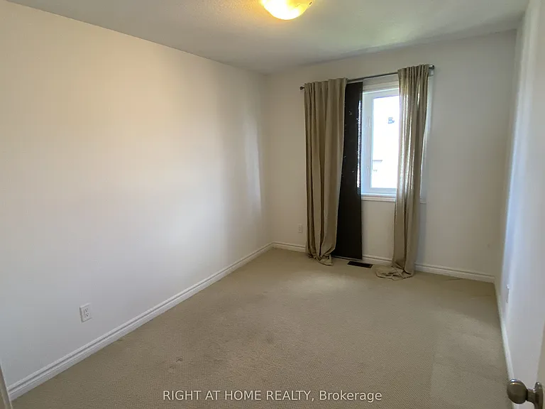 1119 Tischart Cres — Photo 23