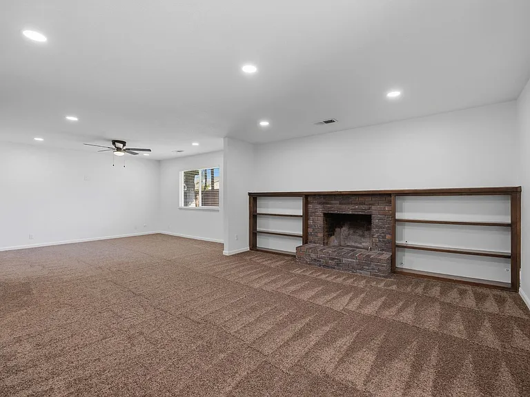 1684 E Walnut Ave — Photo 9