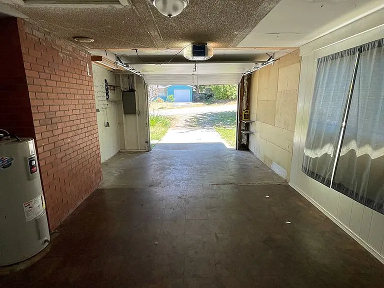 2563 Airline Way — Photo 8