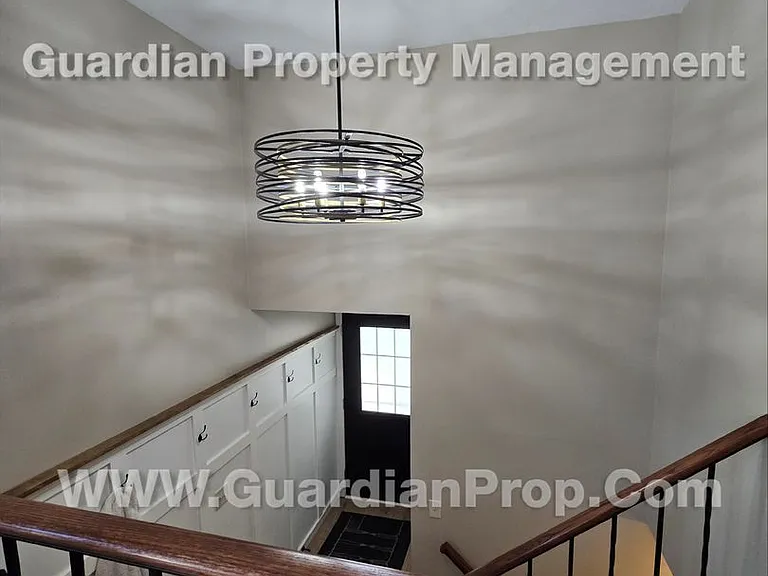 831 Pontiac Ln — Photo 2
