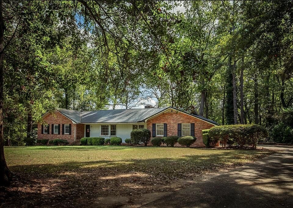 1st image of 325 Wildwood Cir