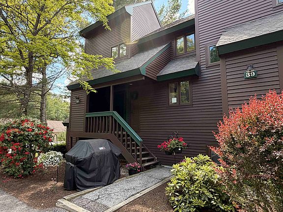 2nd image of 3 Pine Tree Way #40