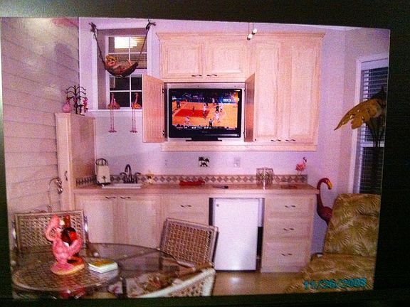 4th image of 406 Freeman St