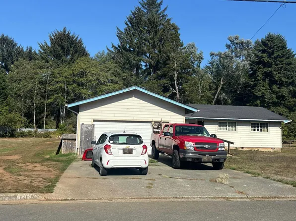 740 Vipond Dr, Crescent City, CA 95531