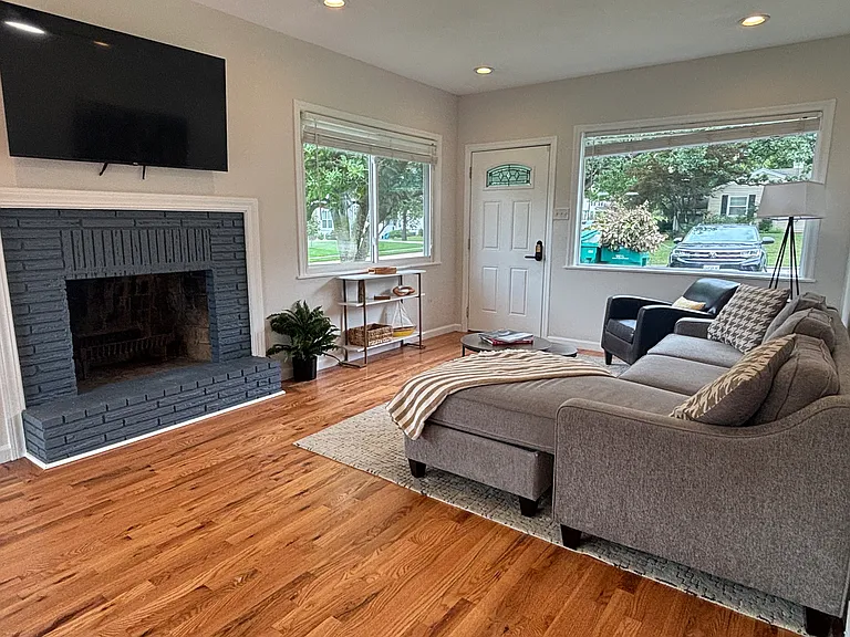 828 Selma Ave — Photo 2