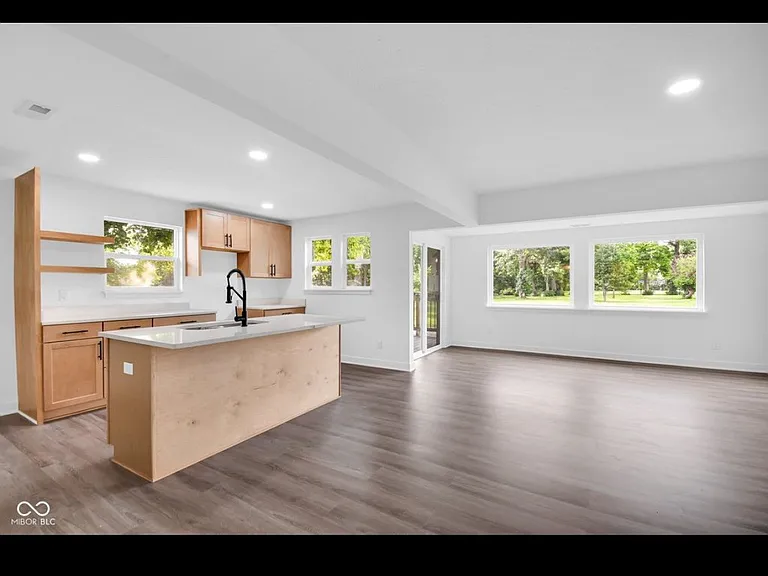 1555 N Dearborn St — Photo 10