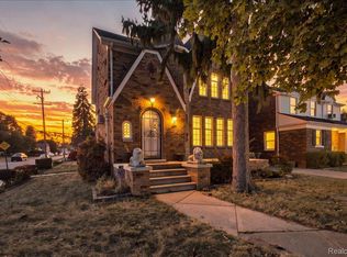 8205 Ward St, Detroit, MI 48228