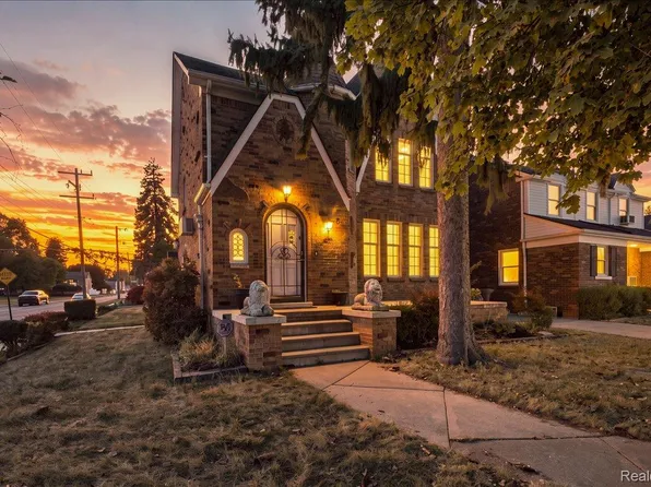 8205 Ward St, Detroit, MI 48228