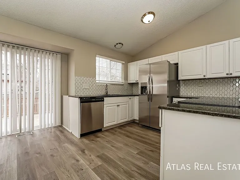 4324 N Liverpool Ct — Photo 5