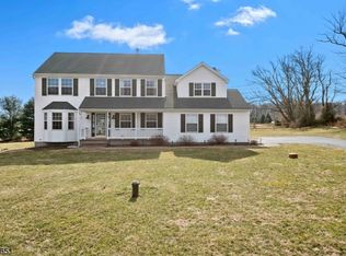 2 Weston Dr, Pittstown, NJ 08867