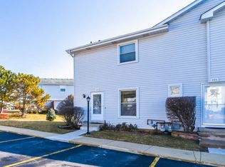 223 Raintree Ct, Aurora, IL 60504