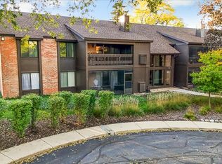 710 Saint Andrews Ln APT 23, Crystal Lake, IL 60014
