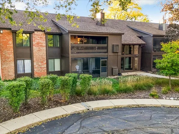 710 Saint Andrews Ln APT 23, Crystal Lake, IL 60014