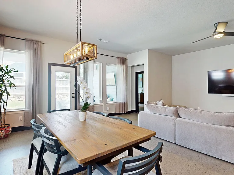 2504 Lazy Dog Ln — Photo 16