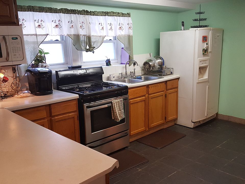 1st image of 4821 W Cornelia Ave #B