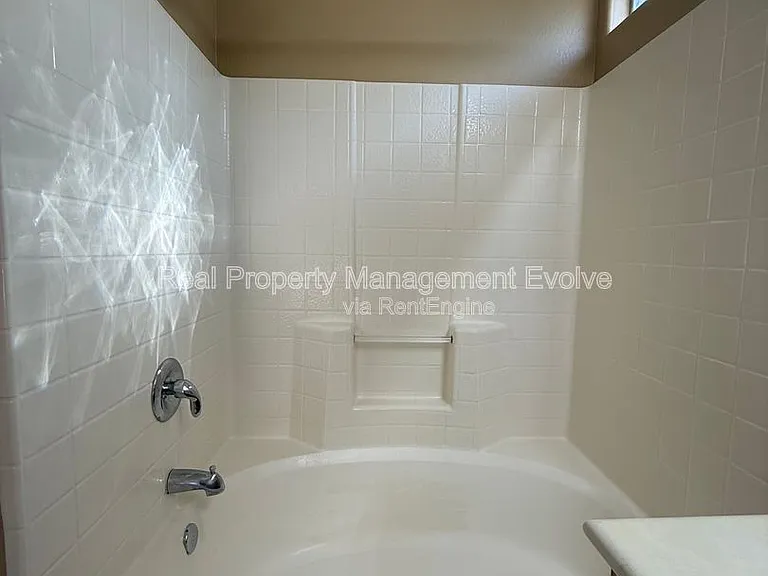 914 E Christine Pl — Photo 20