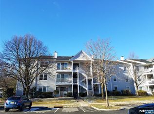 207 Larch Ln, Mahwah, NJ 07430