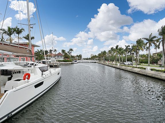 5th image of 97 Isle Of Venice Dr