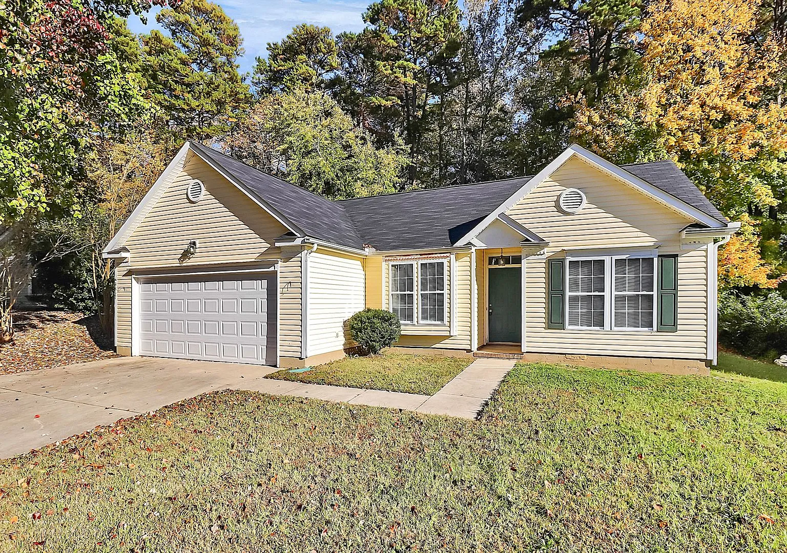 Updated Three Bedroom Home in Northwoods Neighborhood! — Photo 2
