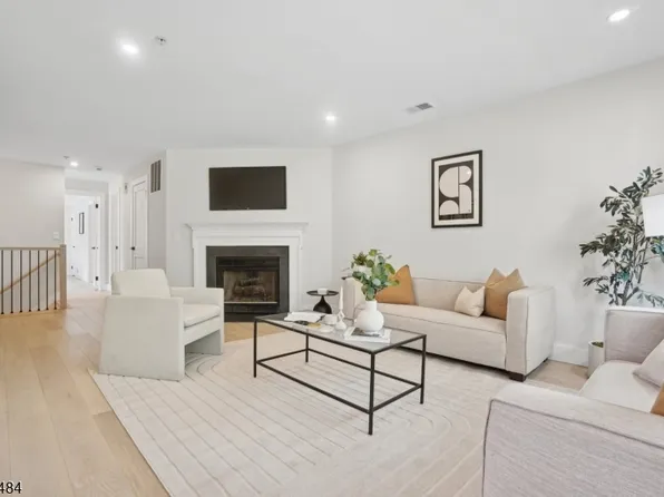 144 Riveredge Dr, Chatham Twp., NJ 07928