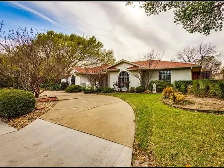 Linda Ln — Photo 2