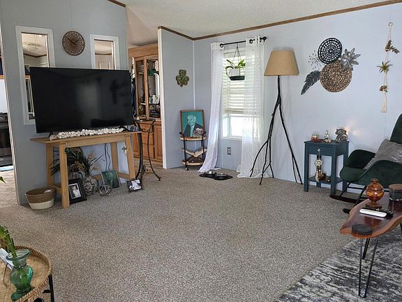 4th image of 209 Pinewood Cir