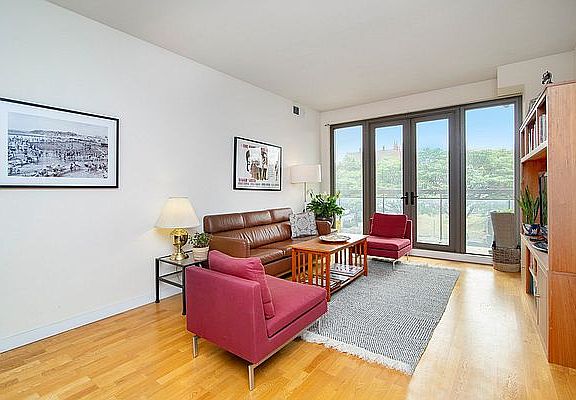 4th image of 500 4th Ave APT 3E