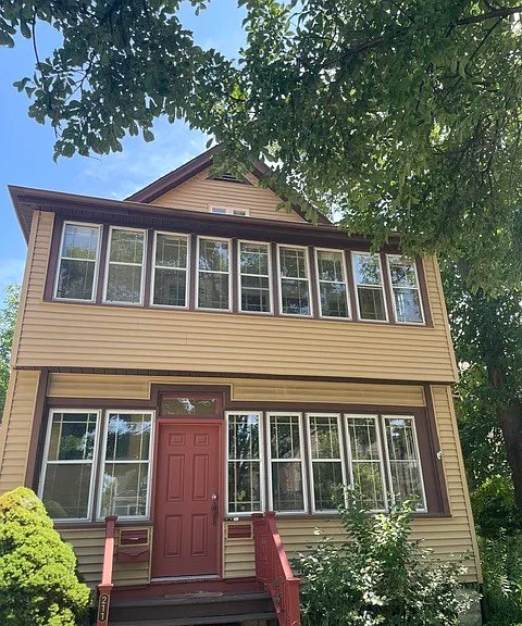 211 N Larch Ave — Photo 2