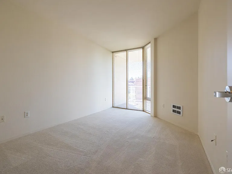 88 King St #606 — Photo 13