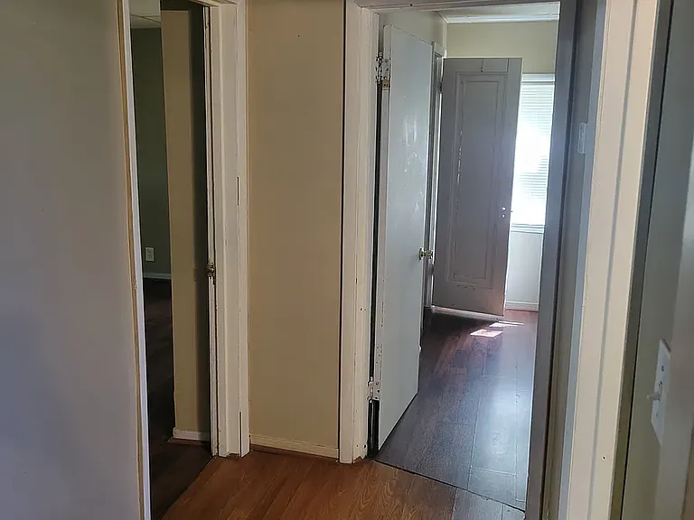 809 E 36th Pl — Photo 5
