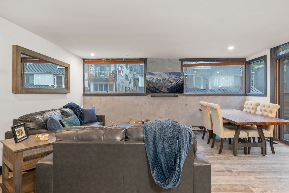 next background image