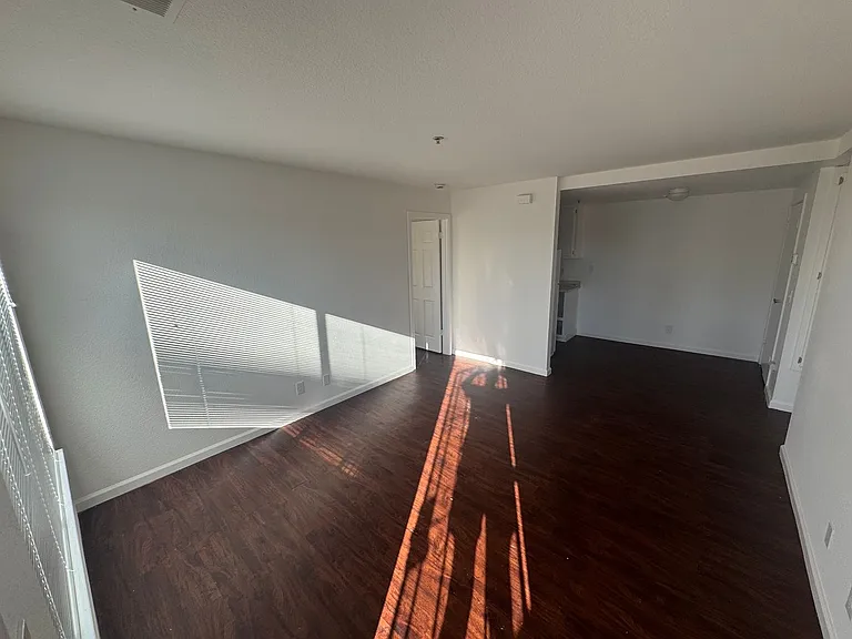 2630 Darwin St — Photo 3