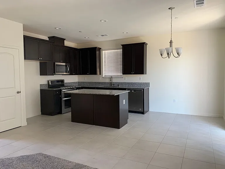 1353 W Kenny Thompson Ct — Photo 10
