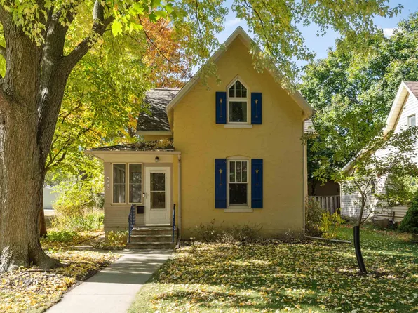 605 River St, Decorah, IA 52101