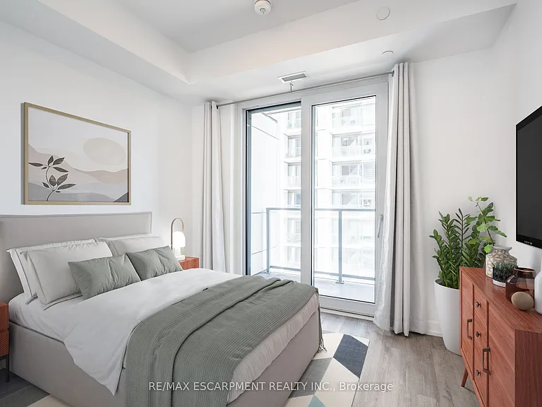15 Wellington St S #1102 — Photo 8