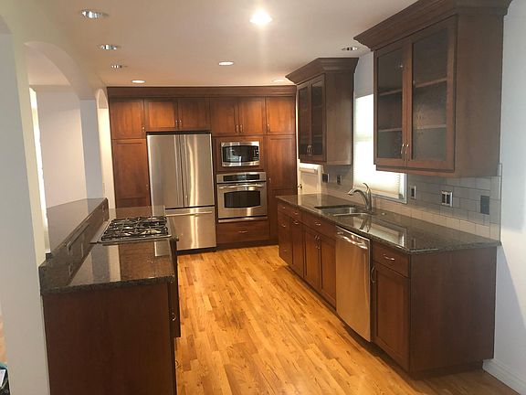 3rd image of 3821 W Hillcrest Dr